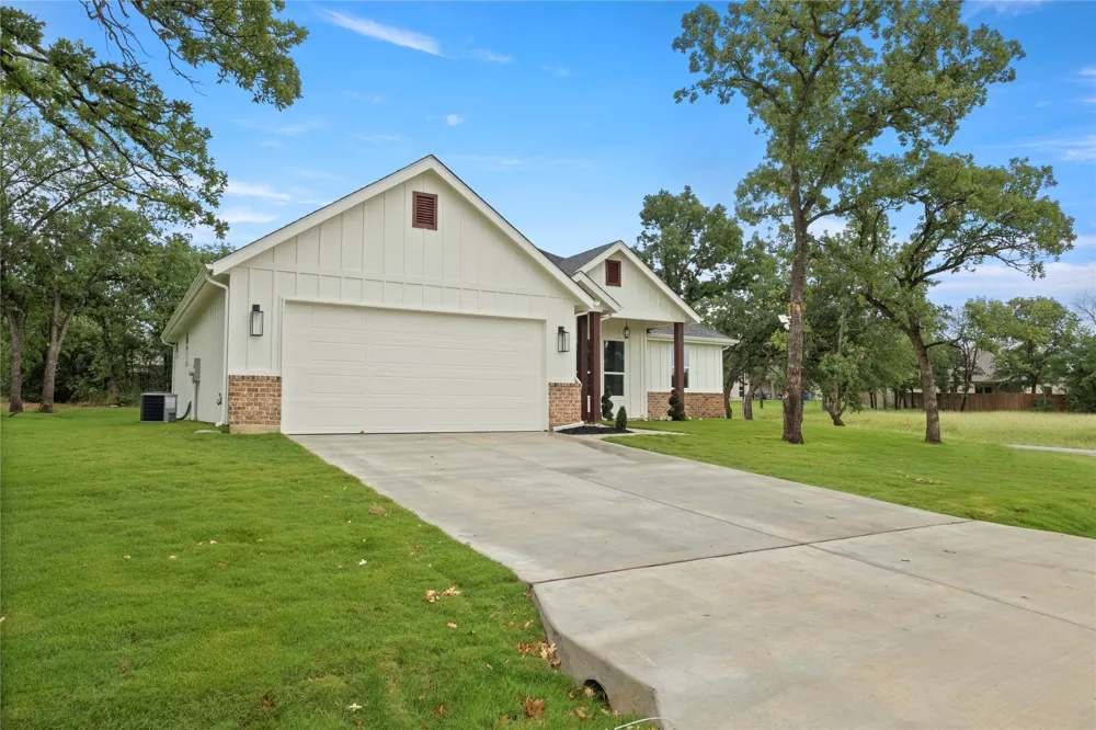 104 Jim Walters Drive Runaway Bay, TX 76426