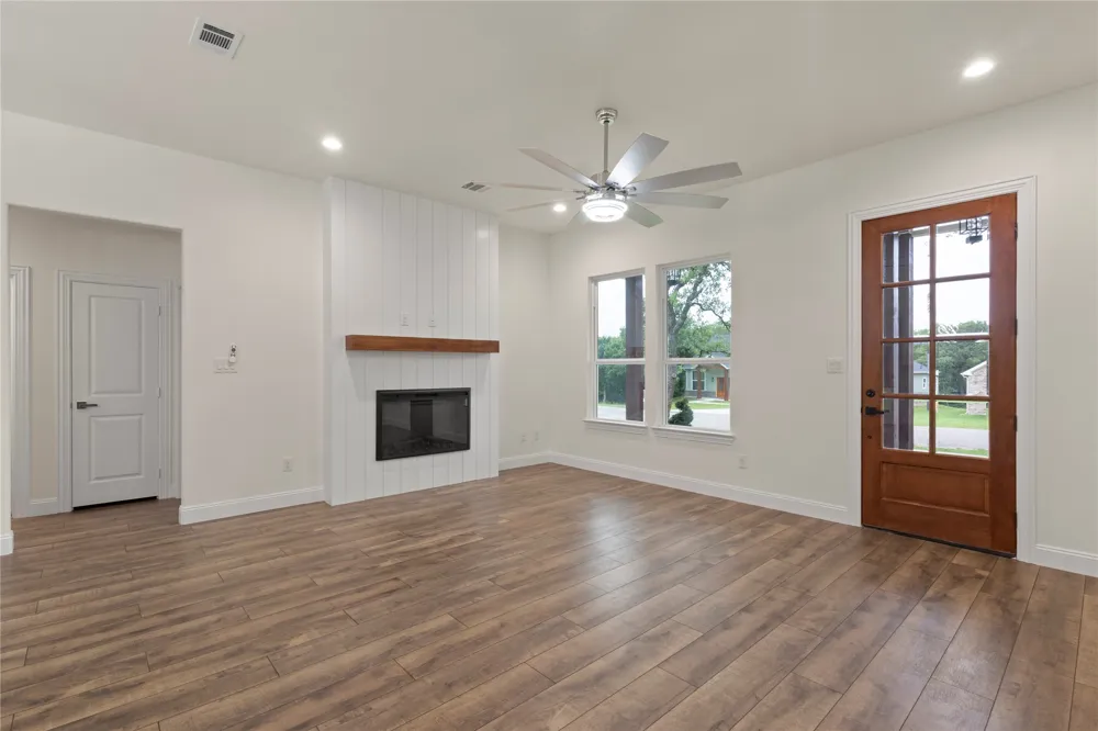 104 Jim Walters Drive Runaway Bay, TX 76426