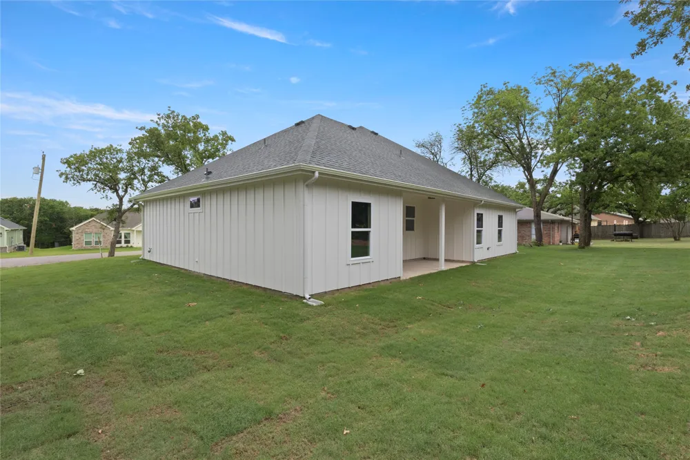 104 Jim Walters Drive Runaway Bay, TX 76426
