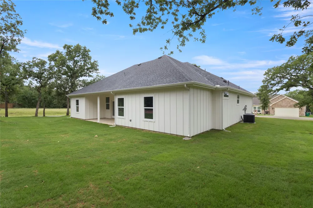 104 Jim Walters Drive Runaway Bay, TX 76426