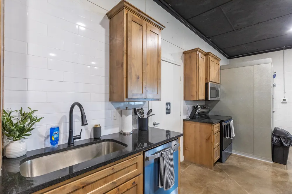 381 N FM 707 Merkel, TX 79536