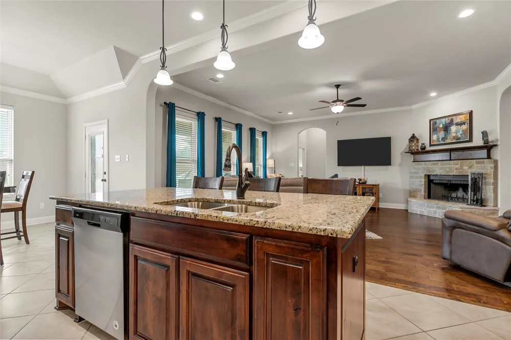 1013 Steamboat Drive Hewitt, TX 76643
