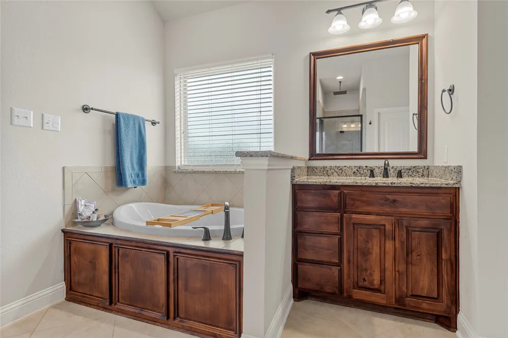 1013 Steamboat Drive Hewitt, TX 76643