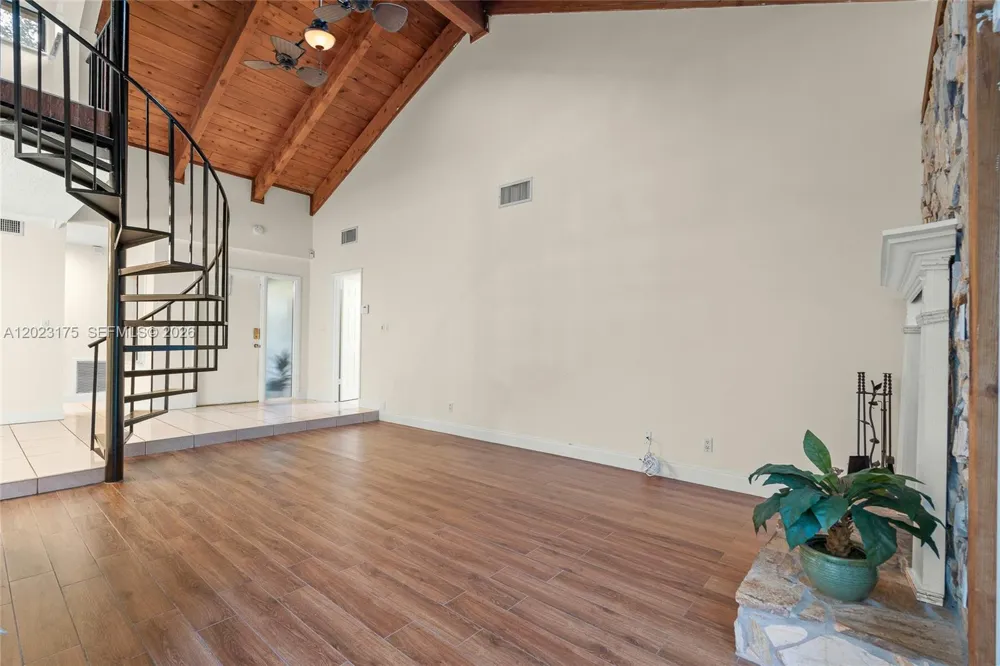 9367 SW 1st St #808 Plantation, FL 33324