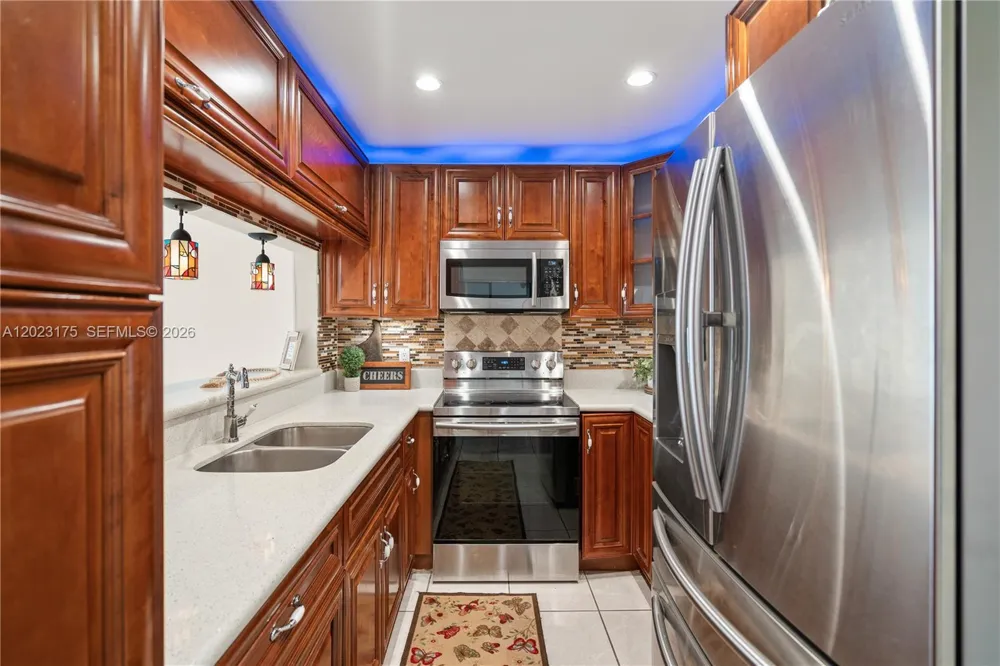 9367 SW 1st St #808 Plantation, FL 33324