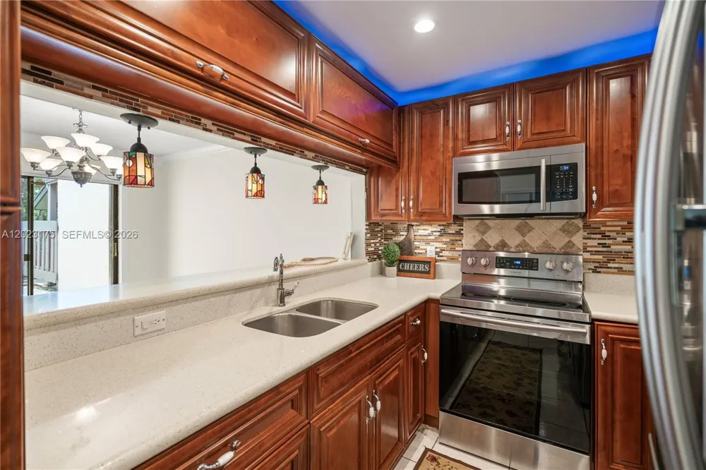 9367 SW 1st St #808 Plantation, FL 33324
