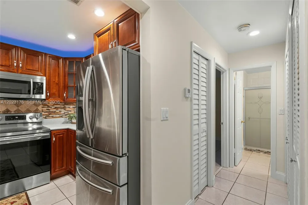 9367 SW 1st St #808 Plantation, FL 33324