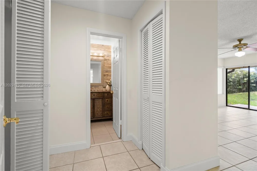 9367 SW 1st St #808 Plantation, FL 33324