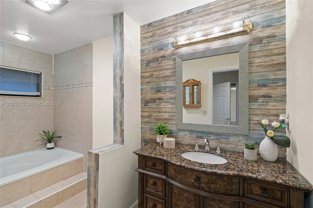 9367 SW 1st St #808 Plantation, FL 33324