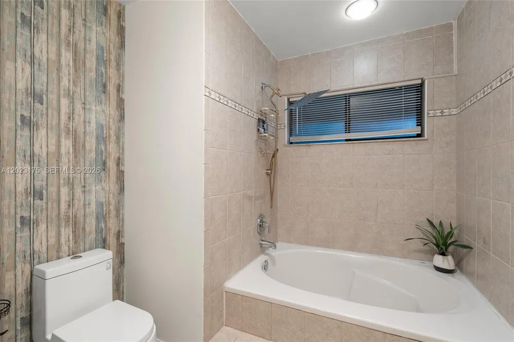 9367 SW 1st St #808 Plantation, FL 33324