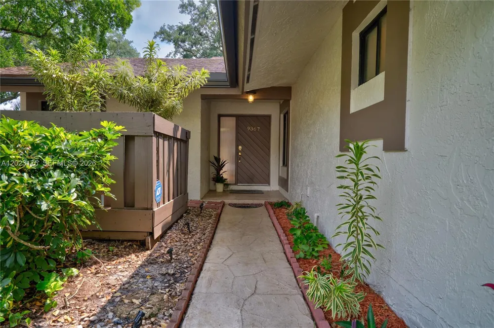 9367 SW 1st St #808 Plantation, FL 33324