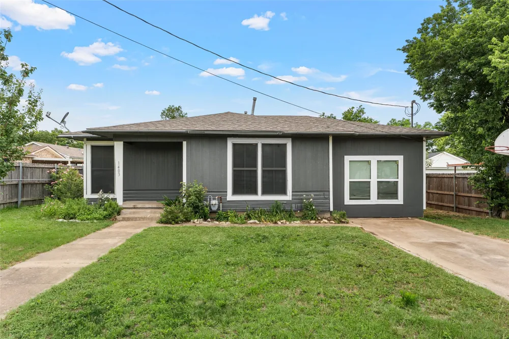 1403 W 11th Street McGregor, TX 76657