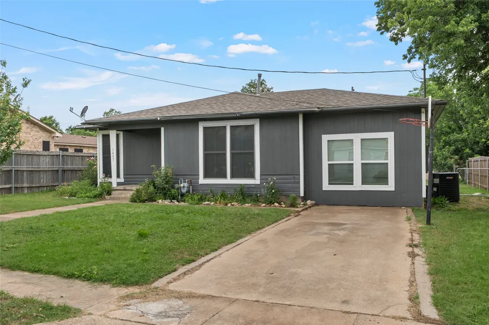 1403 W 11th Street McGregor, TX 76657