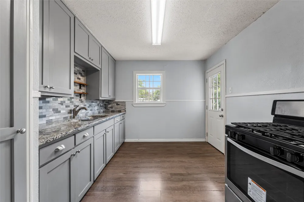 1403 W 11th Street McGregor, TX 76657