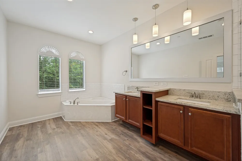921 Brook Forest Lane Euless, TX 76039