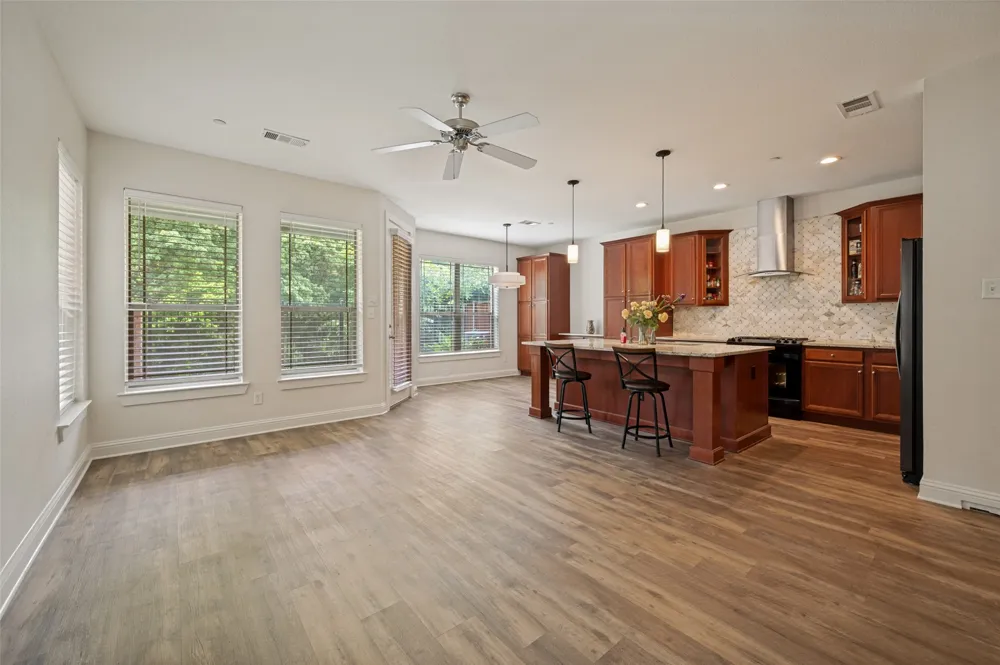921 Brook Forest Lane Euless, TX 76039