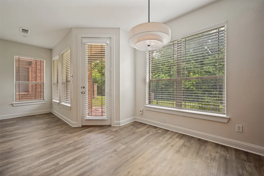 921 Brook Forest Lane Euless, TX 76039