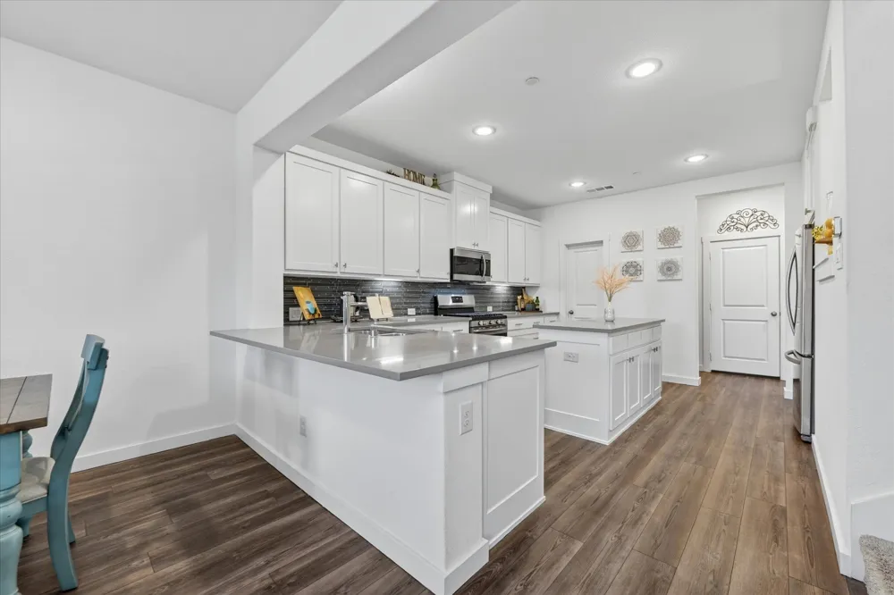 685 Watersedge Court Lewisville, TX 75067