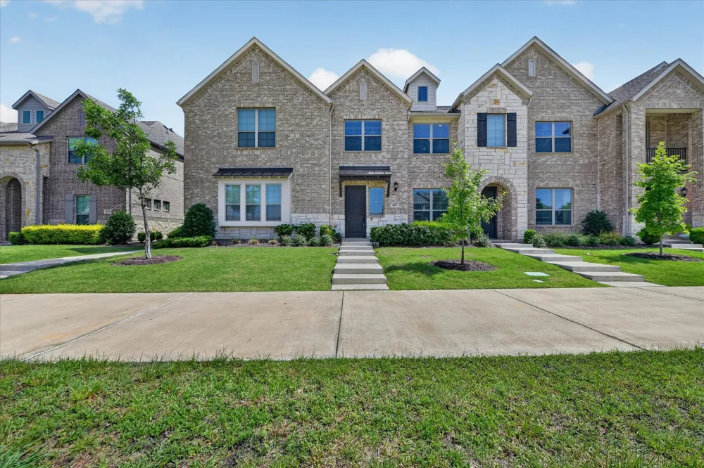 685 Watersedge Court Lewisville, TX 75067