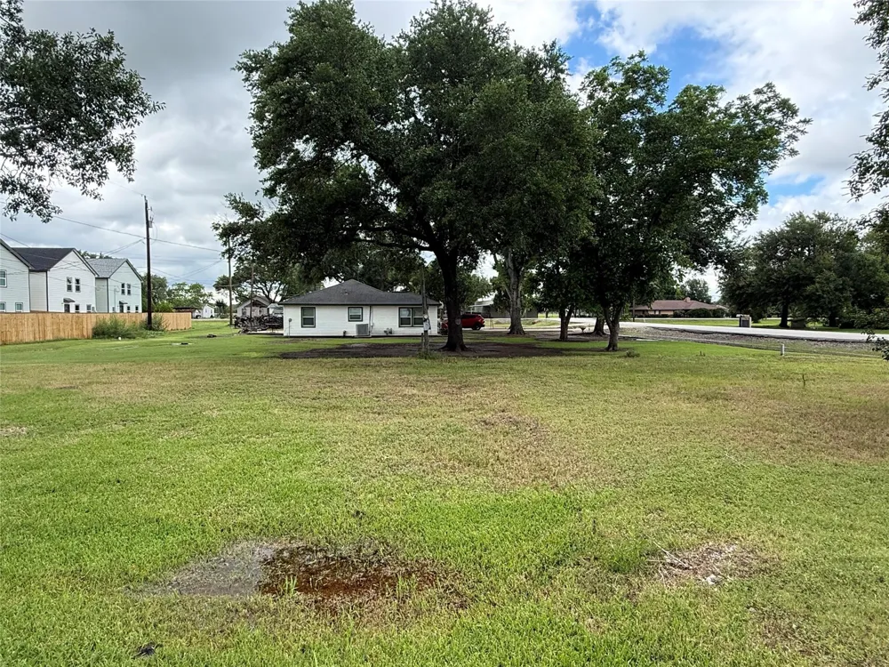 407 3rd Street Beasley, TX 77417