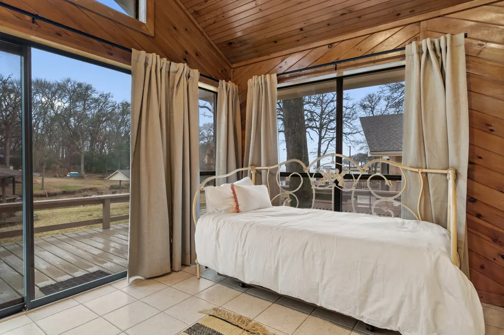 170 Armada Loop Payne Springs, TX 75156
