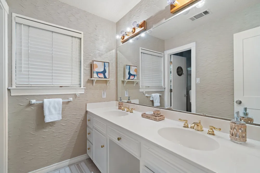 170 Armada Loop Payne Springs, TX 75156