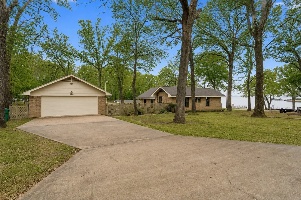 170 Armada Loop Payne Springs, TX 75156