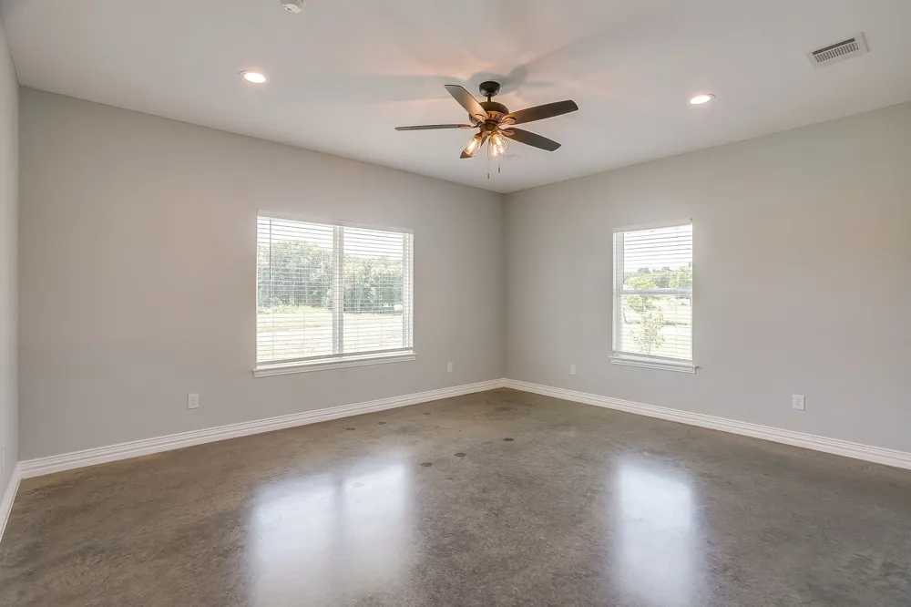 13901 County Road 102 Grandview, TX 76050