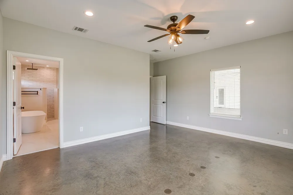 13901 County Road 102 Grandview, TX 76050