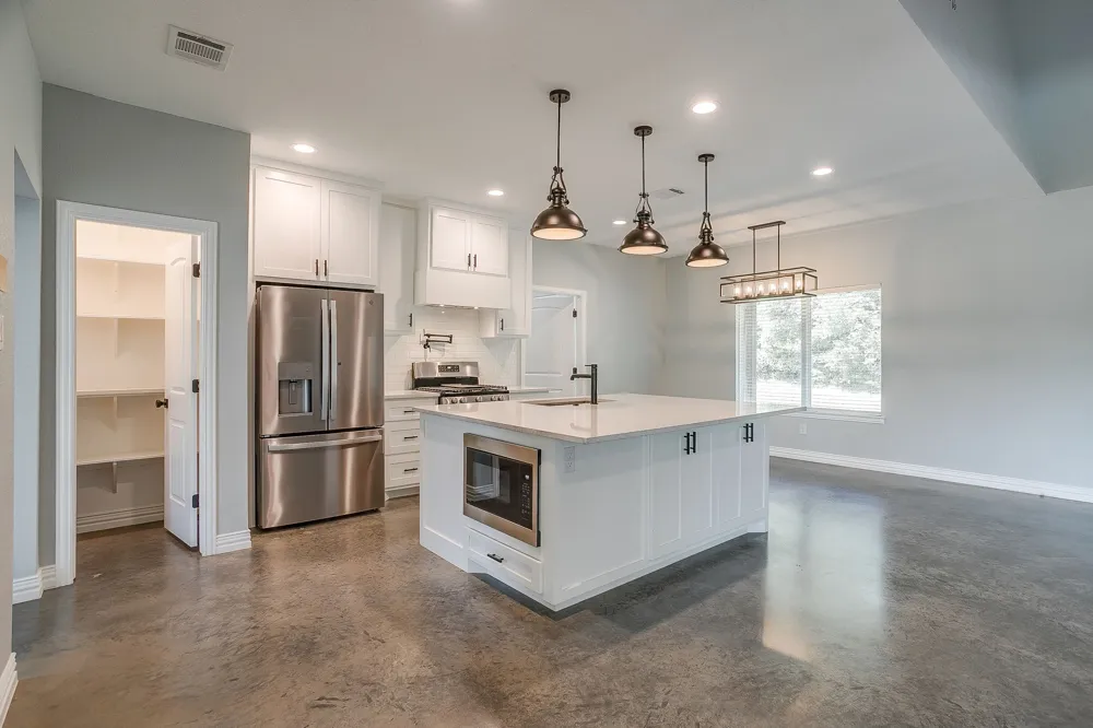 13901 County Road 102 Grandview, TX 76050