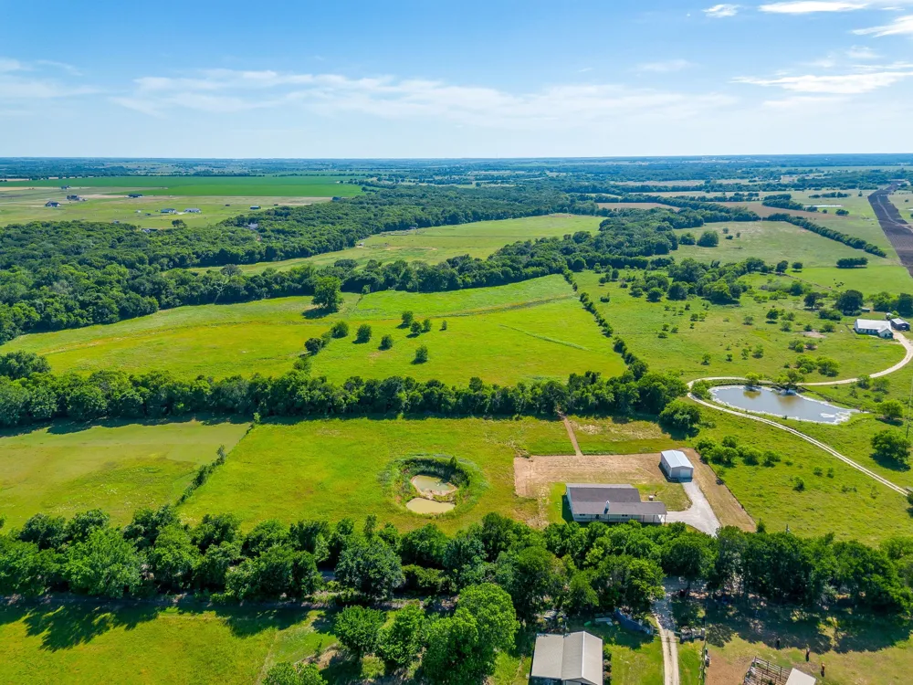 13901 County Road 102 Grandview, TX 76050