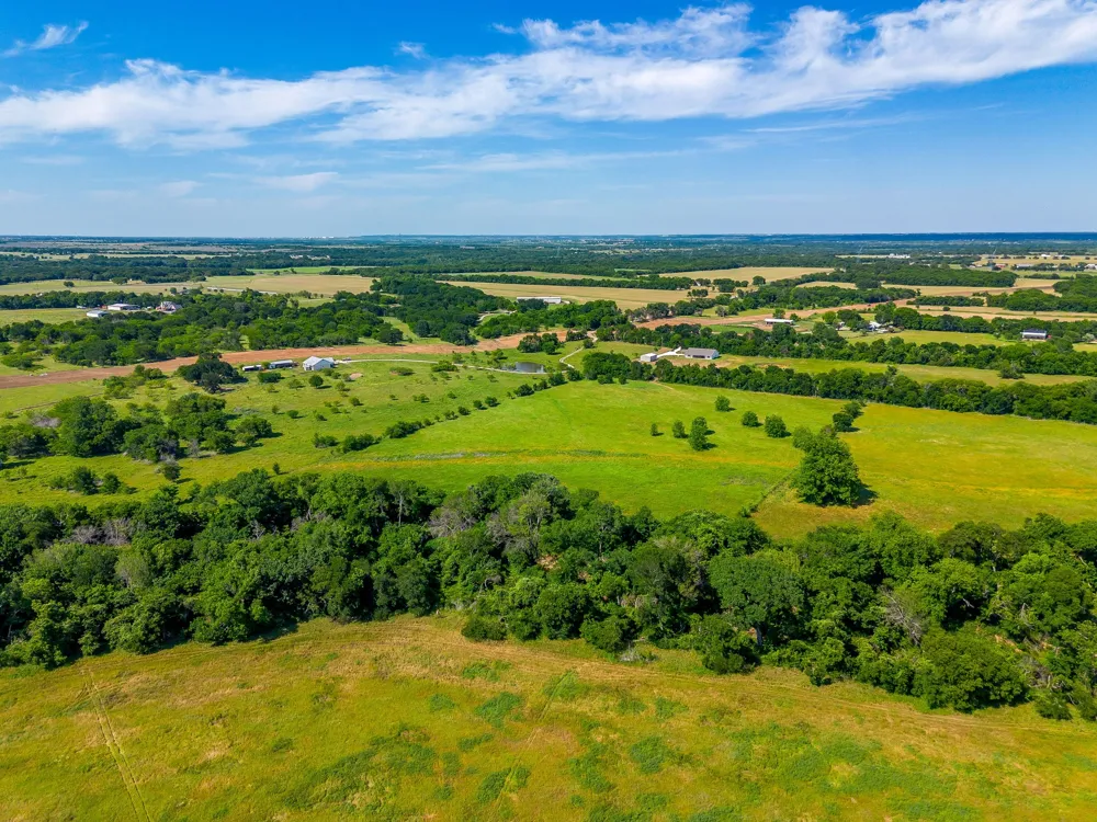 13901 County Road 102 Grandview, TX 76050