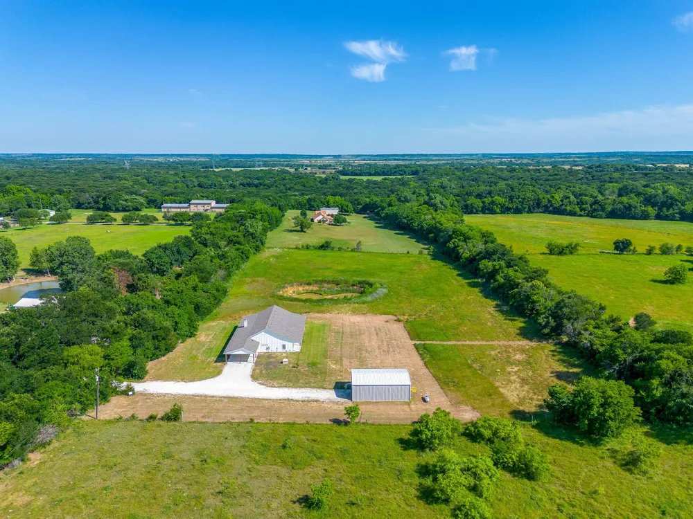 13901 County Road 102 Grandview, TX 76050