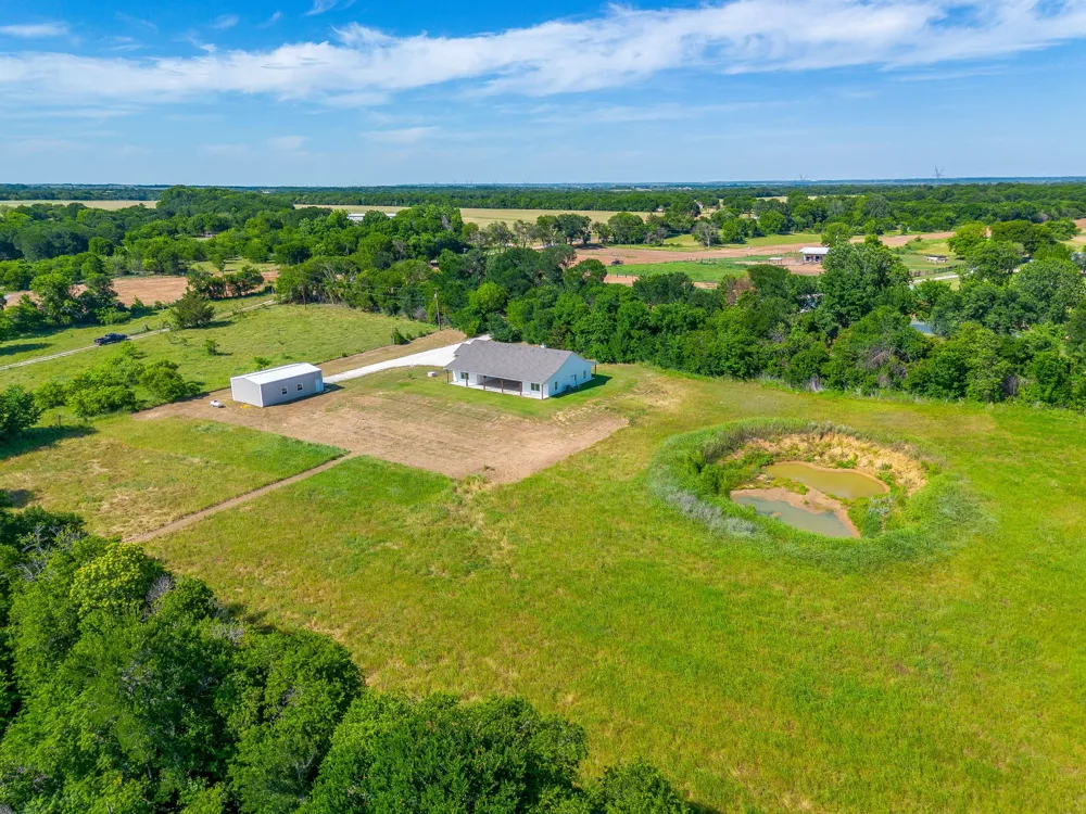 13901 County Road 102 Grandview, TX 76050