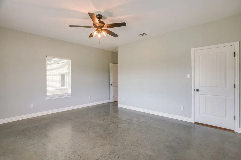 13901 County Road 102 Grandview, TX 76050