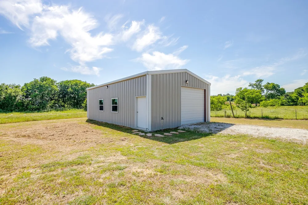 13901 County Road 102 Grandview, TX 76050