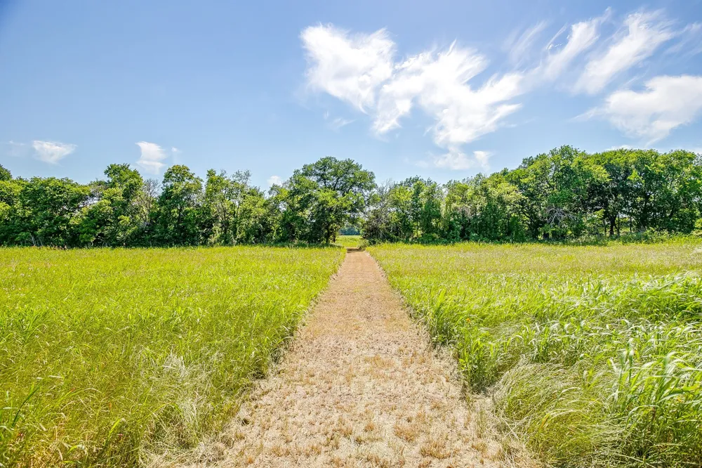 13901 County Road 102 Grandview, TX 76050