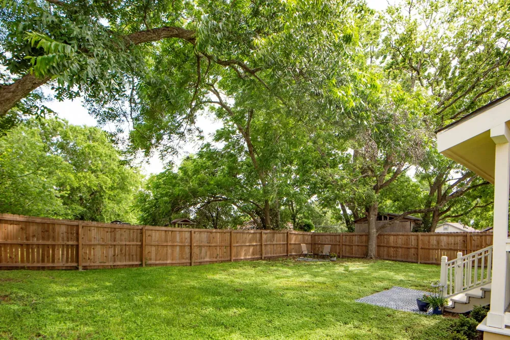 1105 E Alamo Brenham, TX 77833