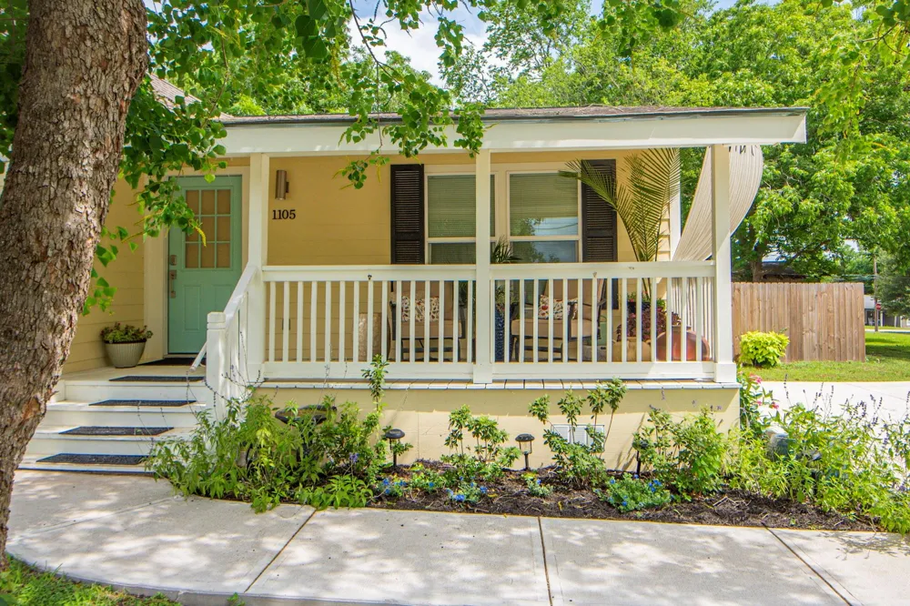 1105 E Alamo Brenham, TX 77833