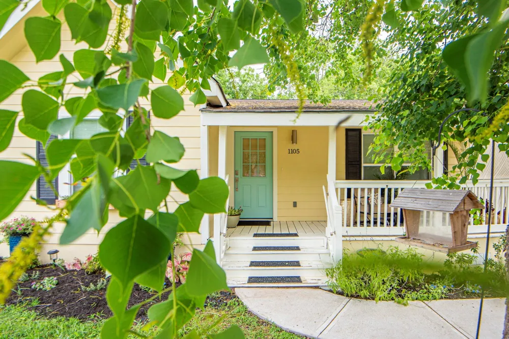 1105 E Alamo Brenham, TX 77833