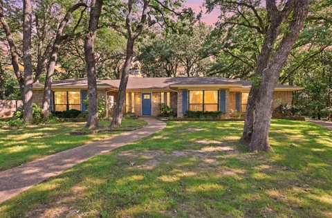 2108 Edgewood Court