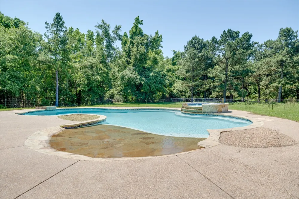 2455 An County Road 453 Palestine, TX 75803