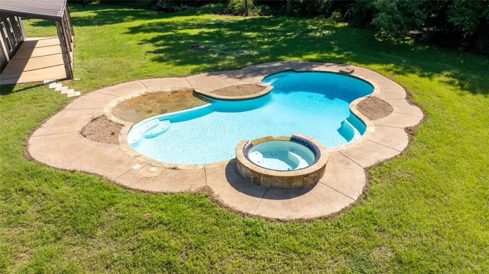2455 An County Road 453 Palestine, TX 75803