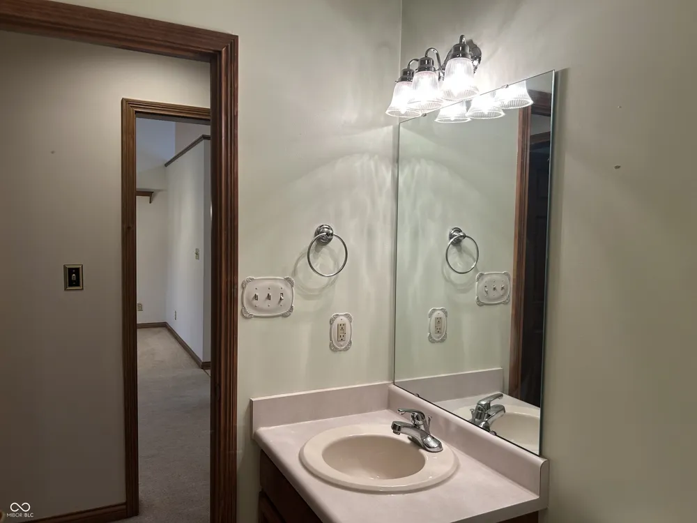 4964 W Cedar Cove Drive New Palestine, IN 46163
