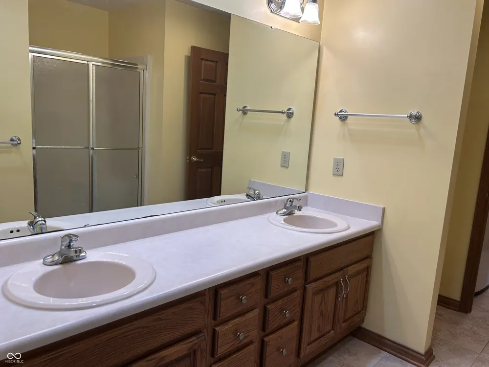 4964 W Cedar Cove Drive New Palestine, IN 46163