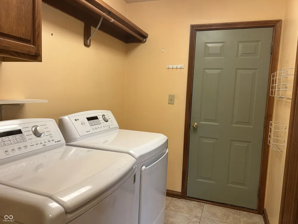 4964 W Cedar Cove Drive New Palestine, IN 46163