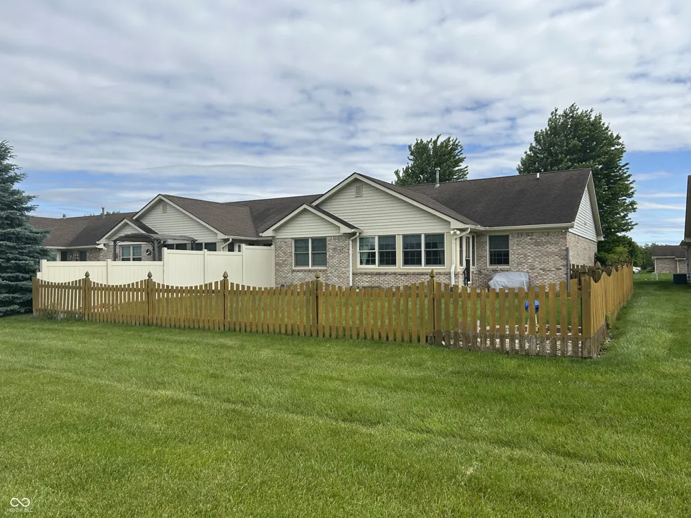 4964 W Cedar Cove Drive New Palestine, IN 46163