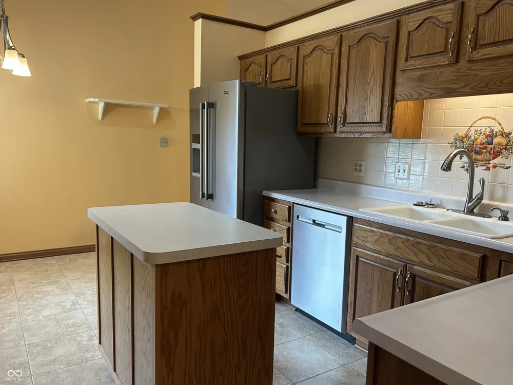 4964 W Cedar Cove Drive New Palestine, IN 46163