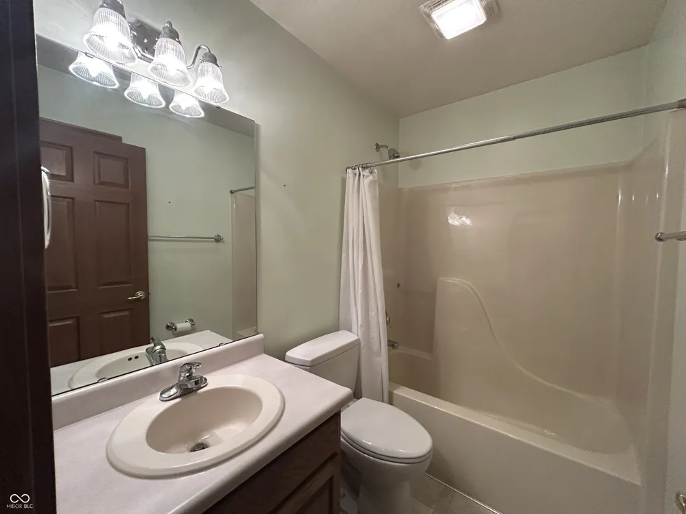 4964 W Cedar Cove Drive New Palestine, IN 46163