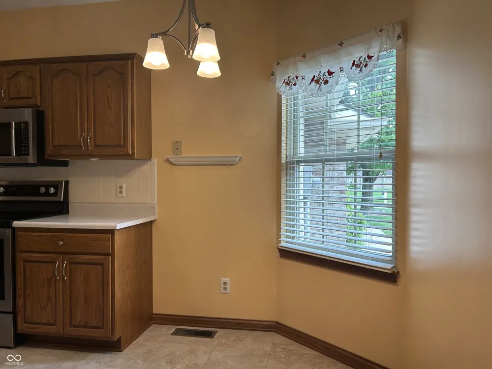 4964 W Cedar Cove Drive New Palestine, IN 46163